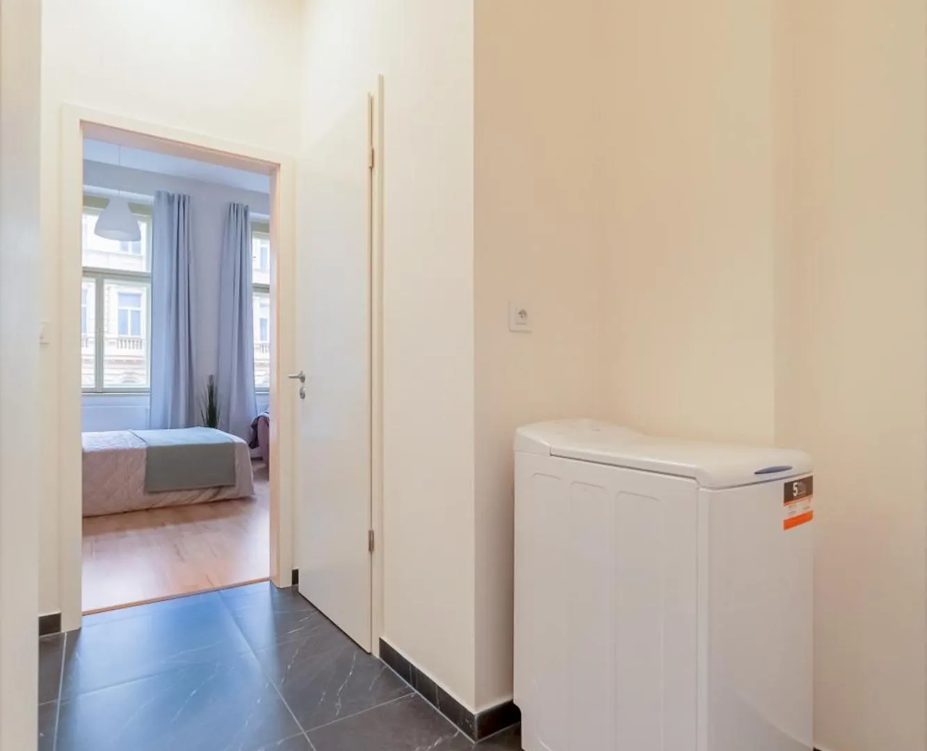 Historic City Center Deer Suite By Rentez Prague Apartment