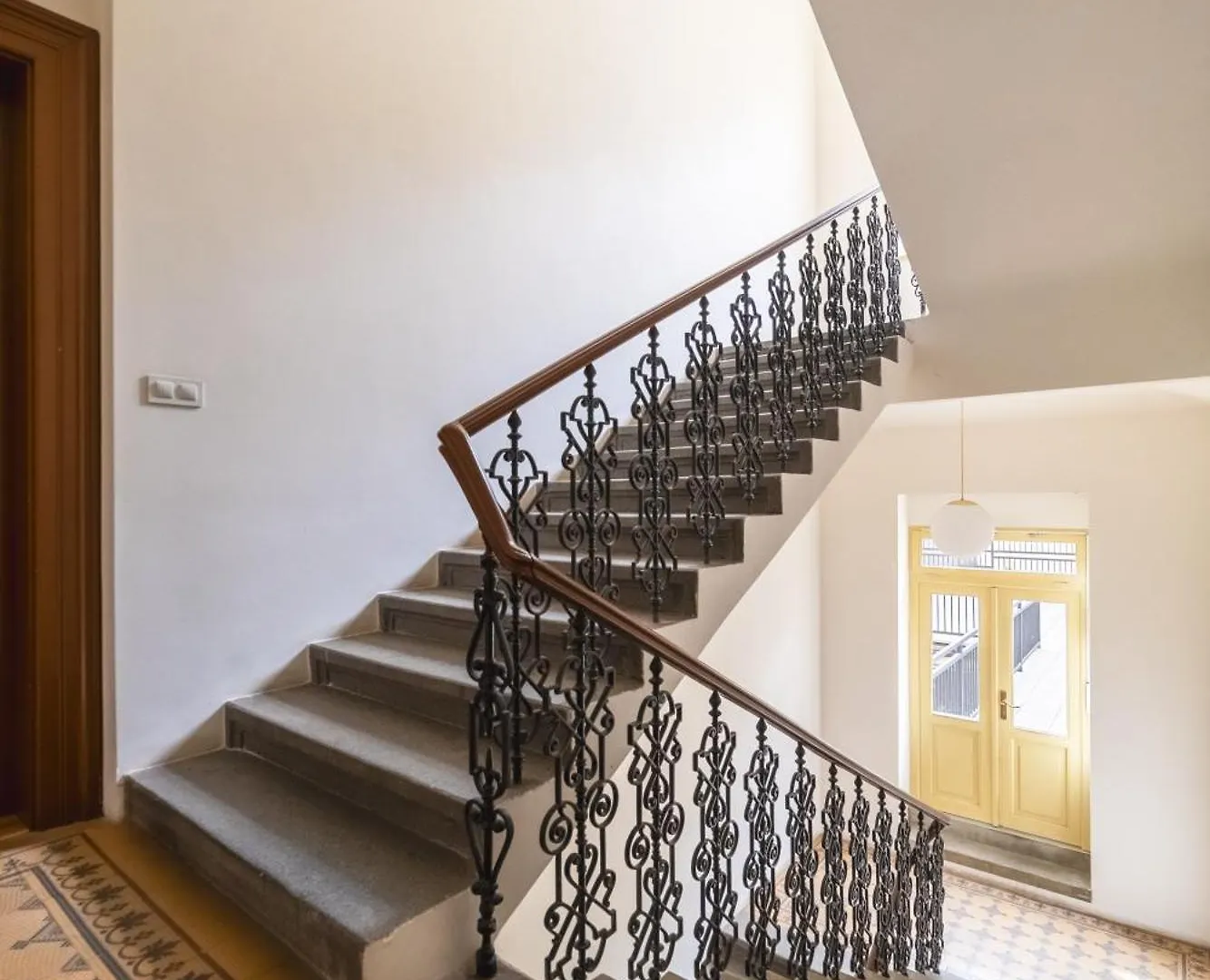 Historic City Center Deer Suite By Rentez Πράγα 0*,