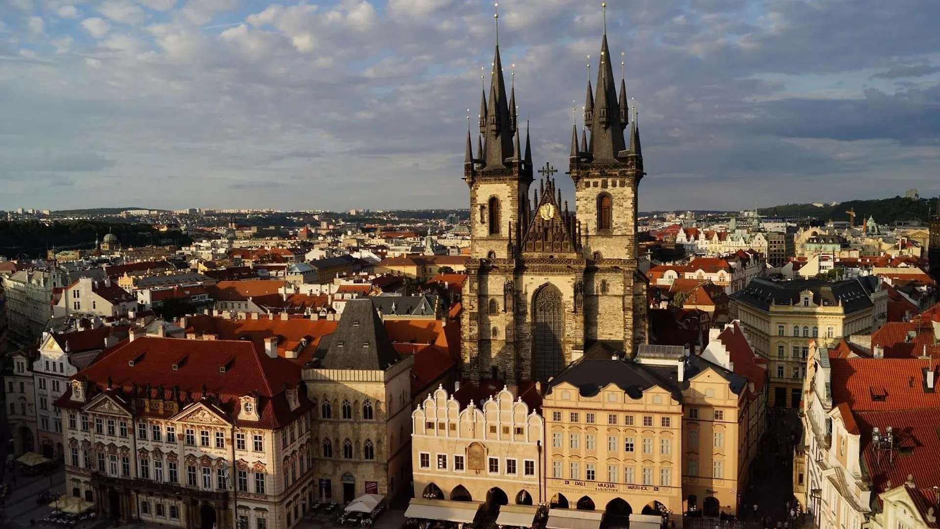 Historic City Center Deer Suite By Rentez Prague Czech Republic