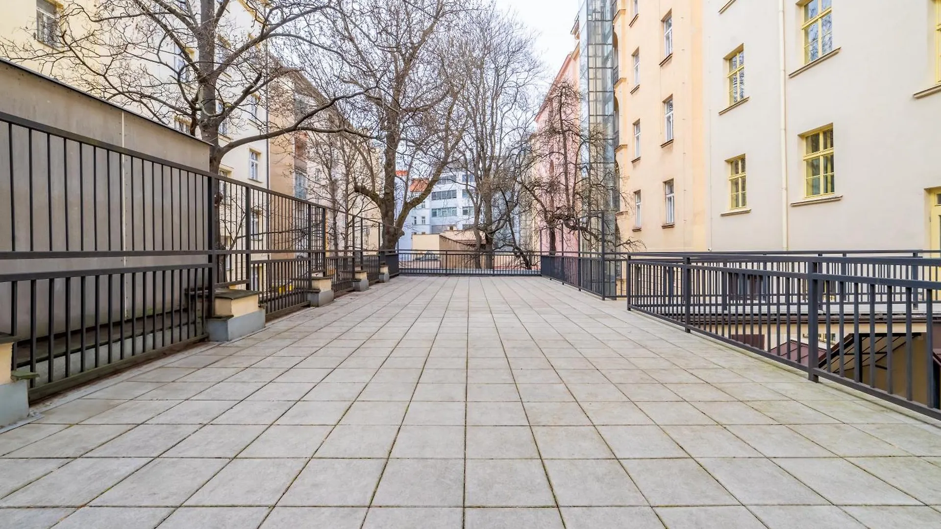 Historic City Center Deer Suite By Rentez Praha Apartmán