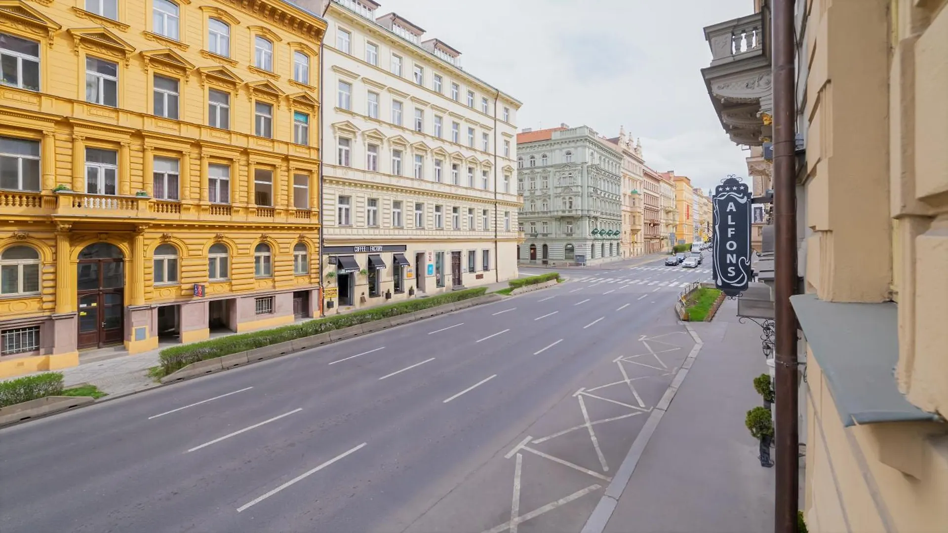 Historic City Center Deer Suite By Rentez Praha Apartmán
